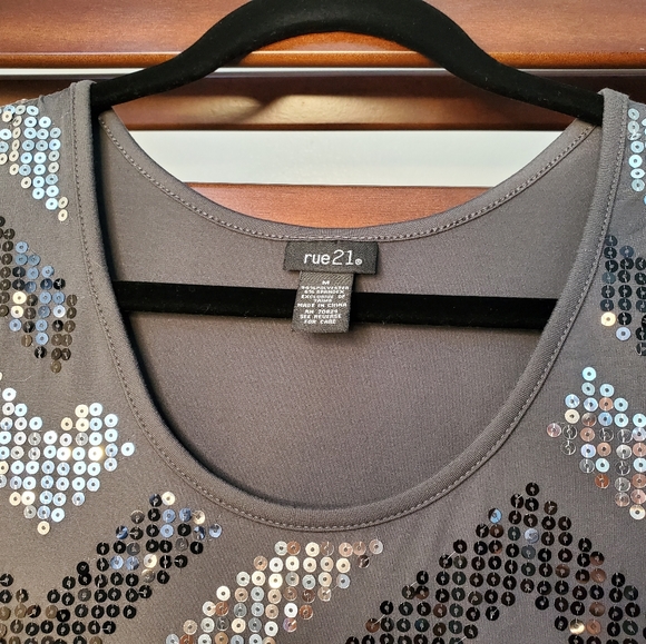 Rue 21 sequin tank top - Picture 3 of 8